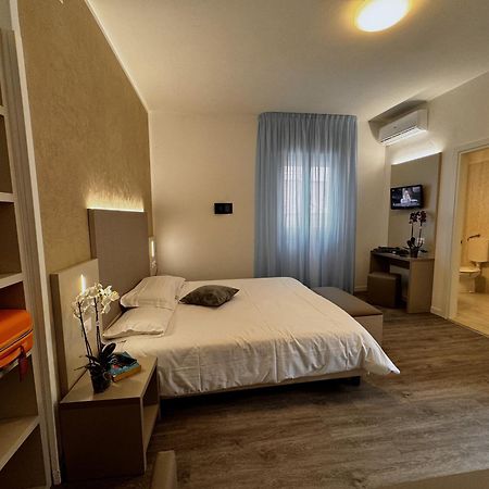Hotel Etna Caorle Extérieur photo