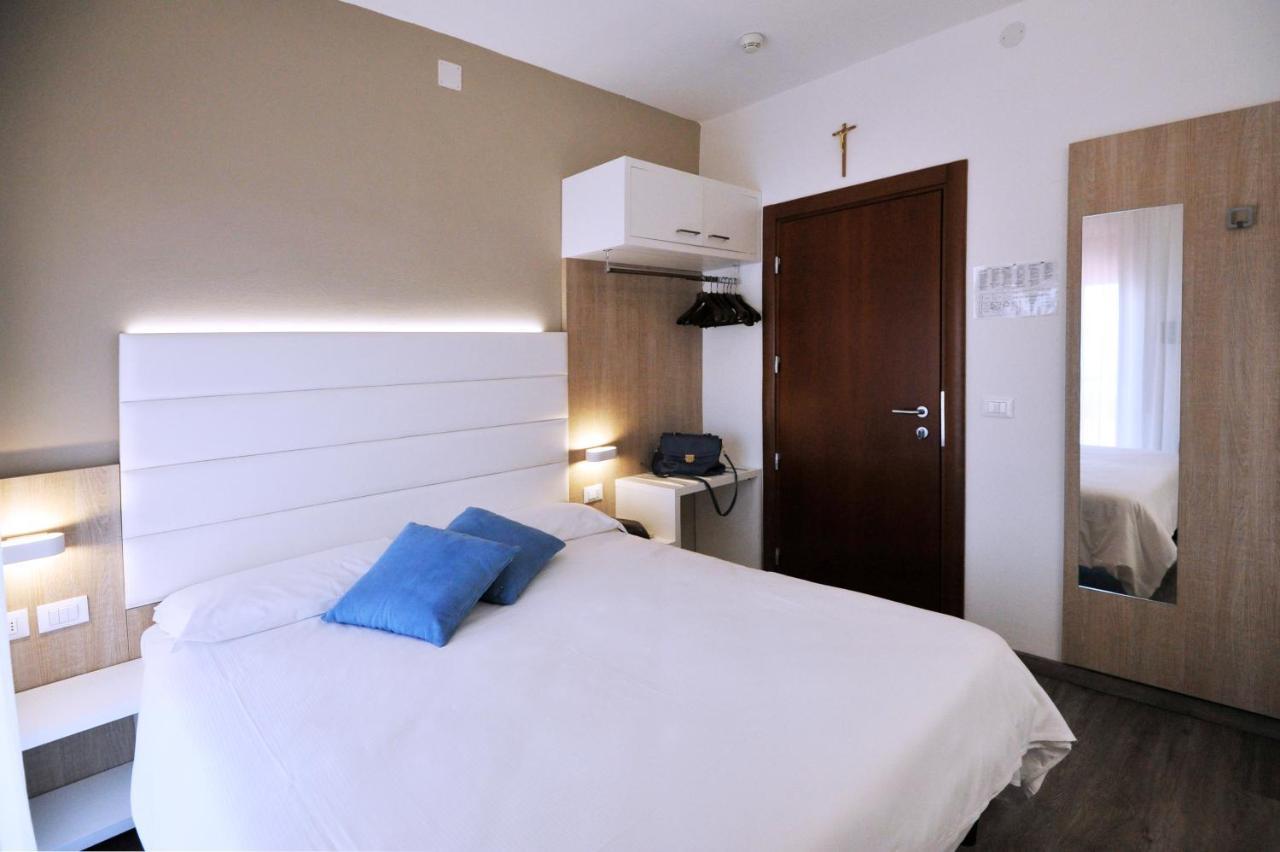 Hotel Etna Caorle Extérieur photo