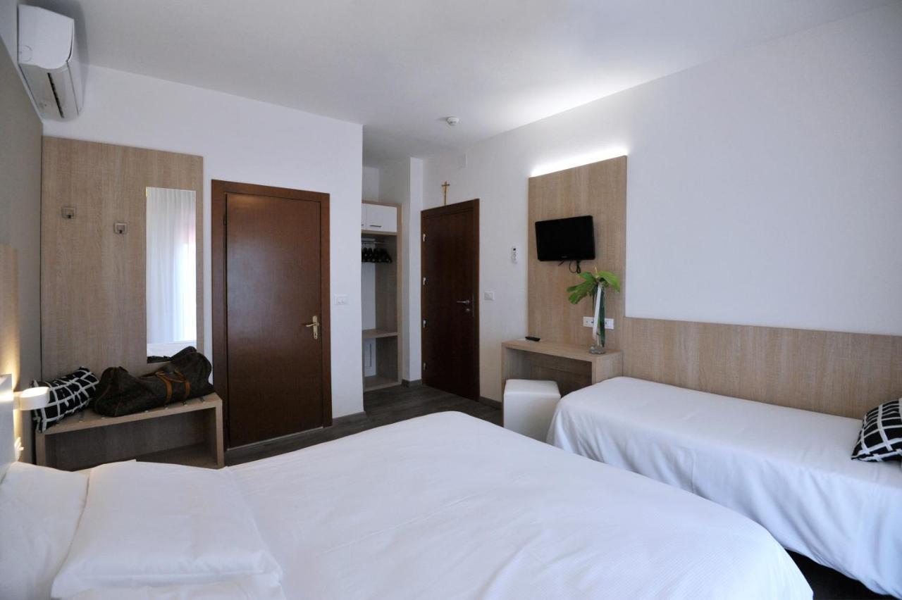 Hotel Etna Caorle Extérieur photo