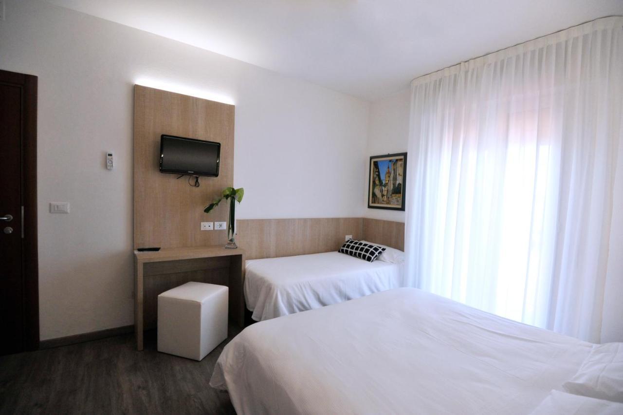 Hotel Etna Caorle Extérieur photo