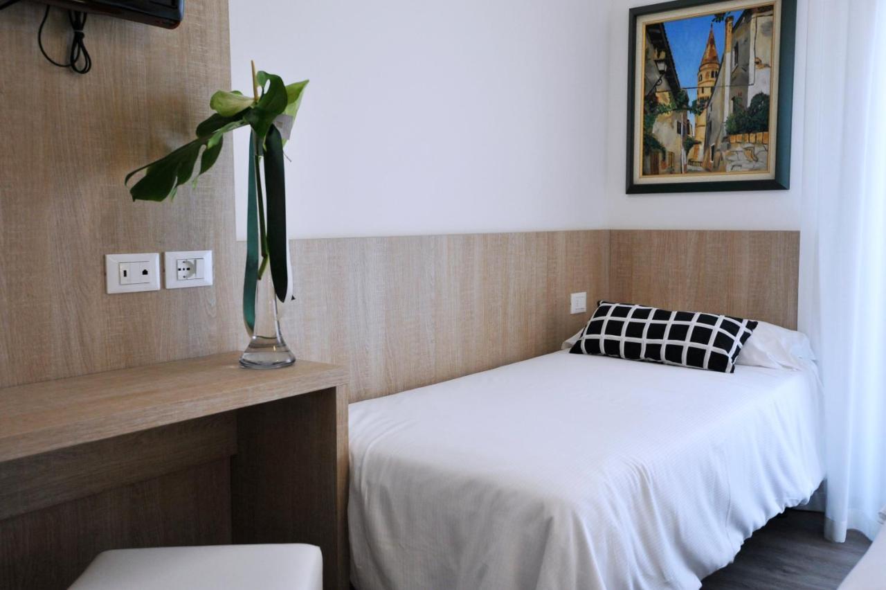 Hotel Etna Caorle Extérieur photo