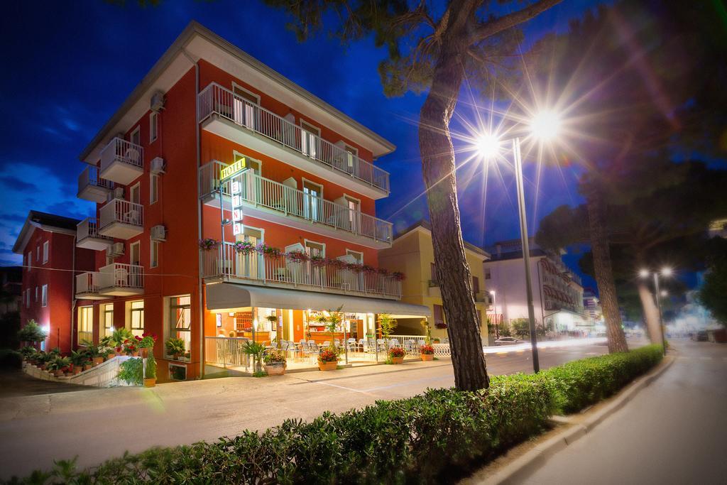 Hotel Etna Caorle Extérieur photo