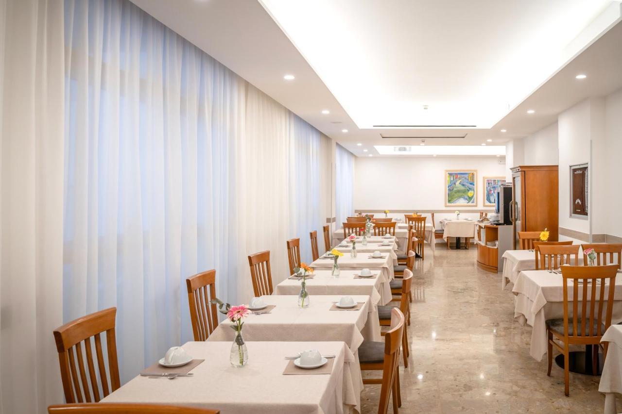 Hotel Etna Caorle Extérieur photo