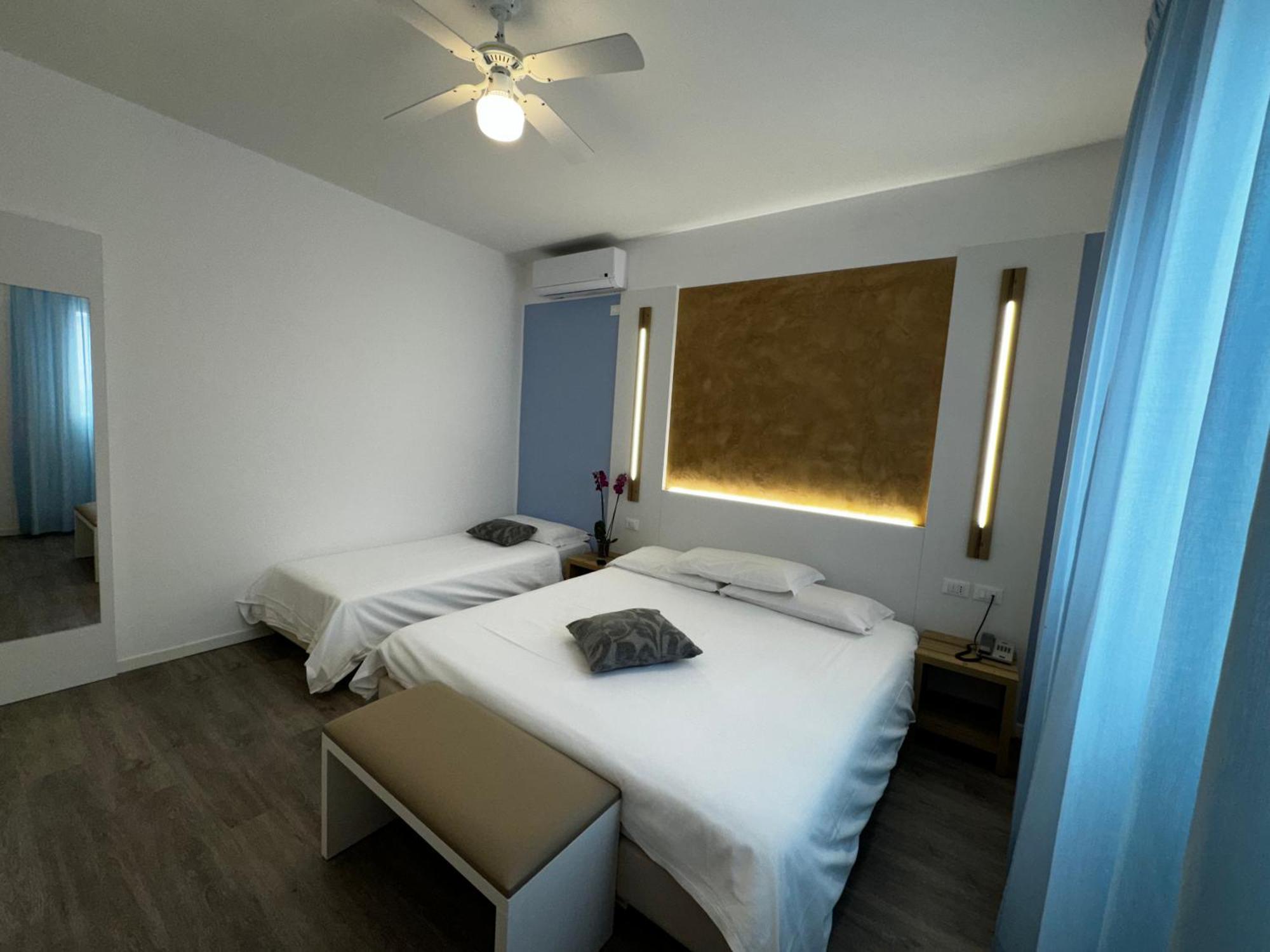 Hotel Etna Caorle Extérieur photo