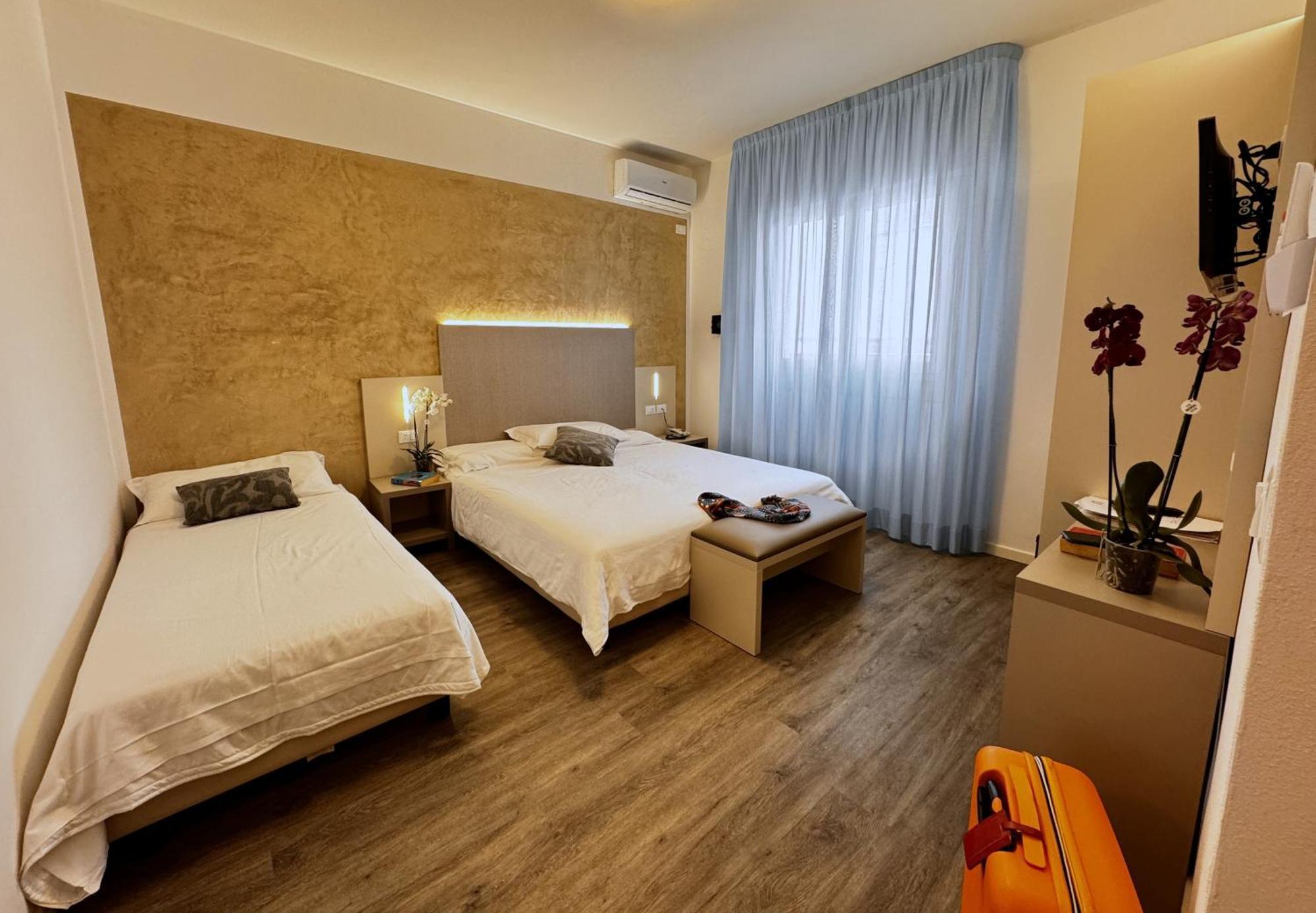 Hotel Etna Caorle Extérieur photo