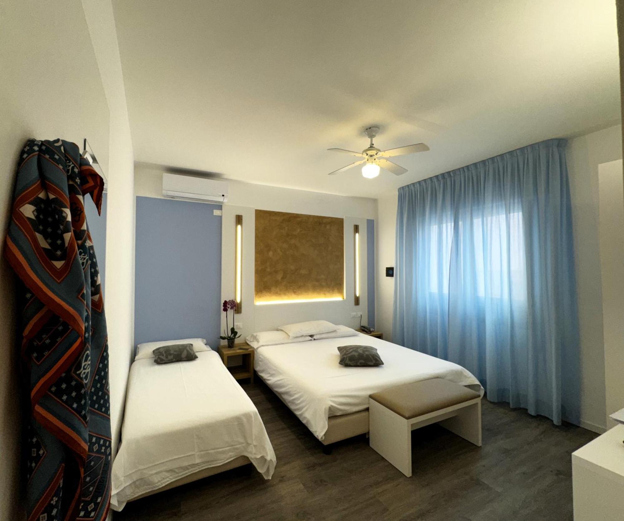 Hotel Etna Caorle Extérieur photo
