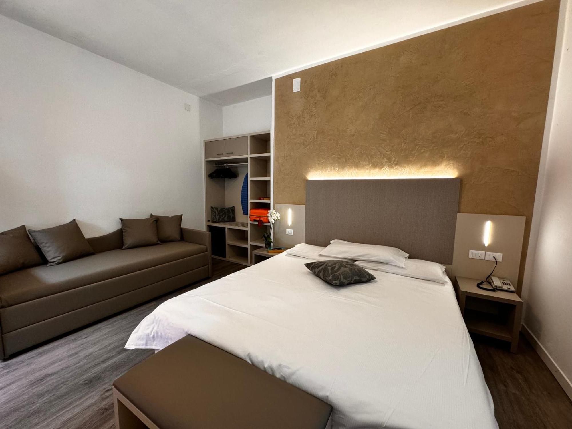 Hotel Etna Caorle Extérieur photo