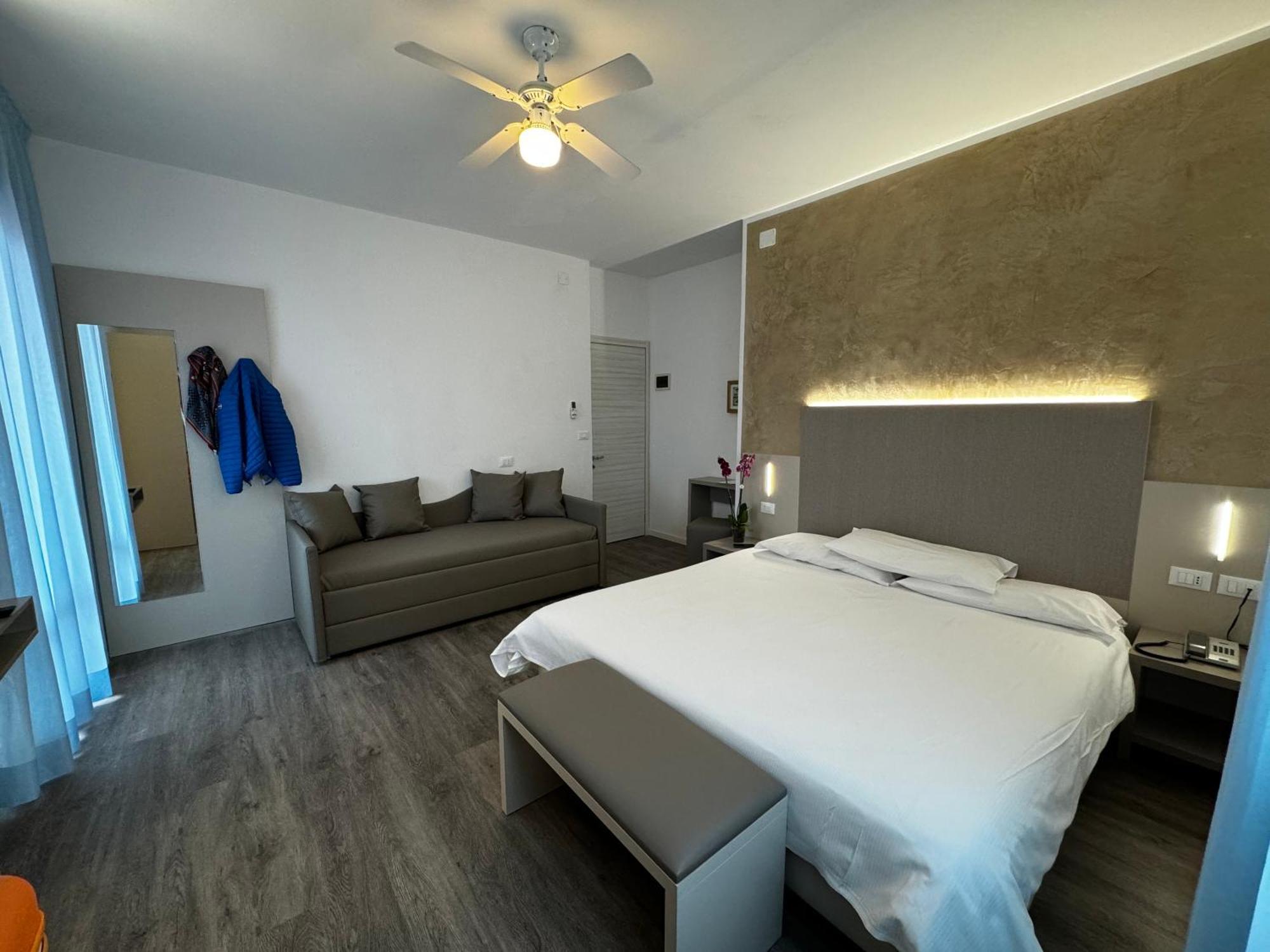 Hotel Etna Caorle Extérieur photo