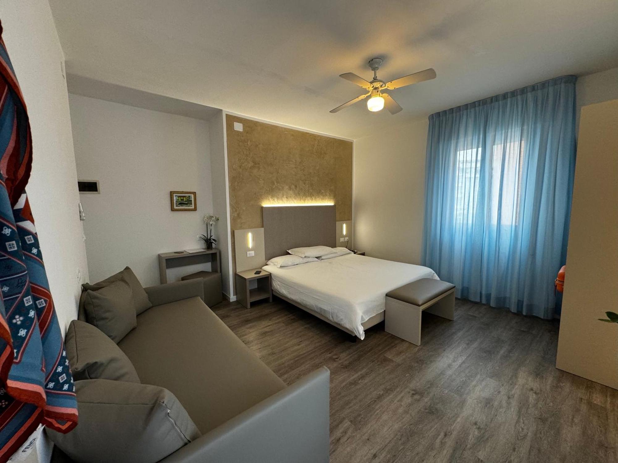 Hotel Etna Caorle Extérieur photo