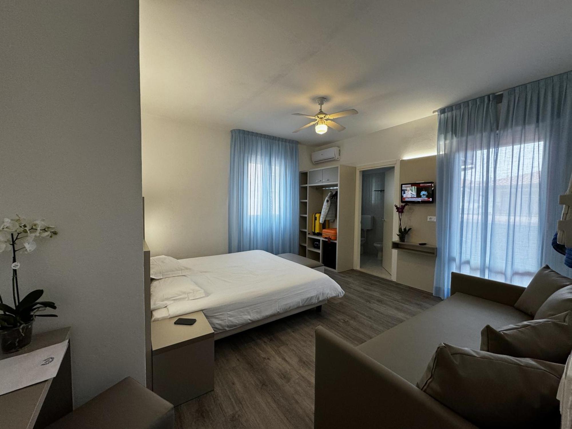 Hotel Etna Caorle Extérieur photo